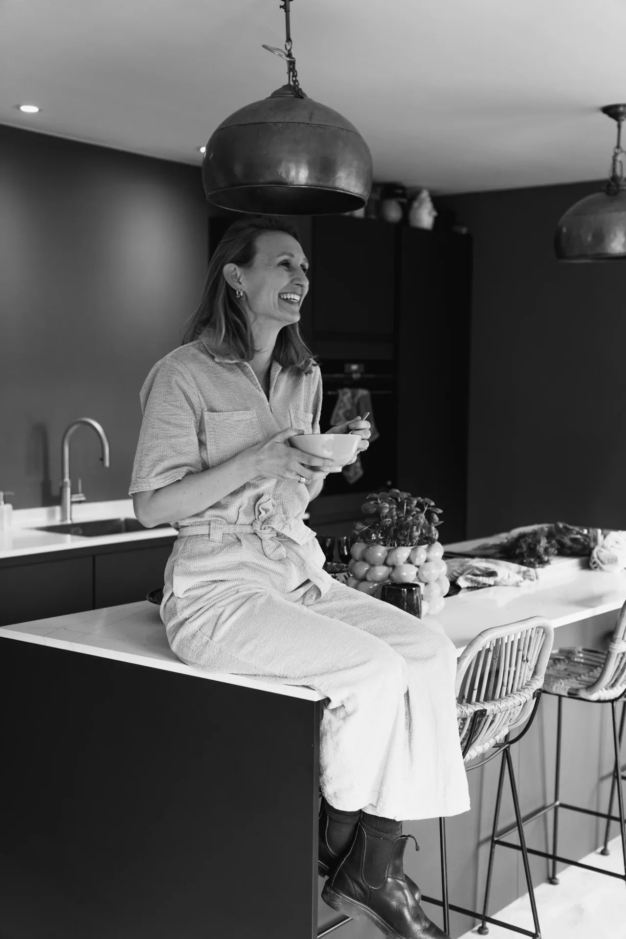 Leefstijldiëtist Marjolein Kamps geeft uitleg over een gepersonaliseerd voedingsplan tijdens een consult bij Studio Marjolein in Drachten